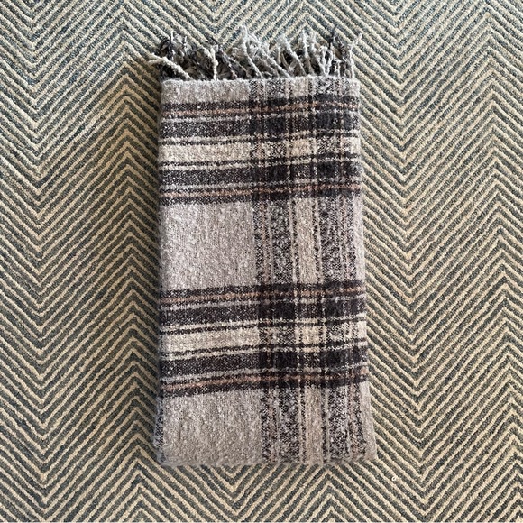Abercrombie blanket scarf - Picture 3 of 5
